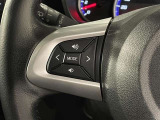 【ステアリングスイッチ】運転中に視線を前に向けたまま画面の操作できます。