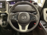 ハンドルにHondaセンシング系のクルーズコントロールやレーンキープアシストなどのスイッチと、オーディオの操作スイッチが装備されています。ハンドルから手を離さず安全に操作できます。