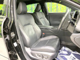 運転席まわりには十分なスペースがあり、大柄な方でもゆったり運転していただける環境です。