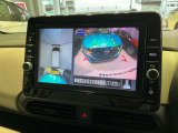 空から見たような映像で駐車ができるアラウンドビューモニター。ひと目でわかるセンサーに前後の衝突被害軽減ブレーキ付き。