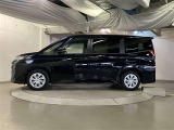 助手席側は電動スライドドアになってます。運転席やキーのリモコンで開閉できるので手が塞がっていても楽に積み降ろし出来ますよ。