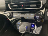オートエアコンは温度を設定するだけで、自動で風量などを設定してくれます。運転しながら操作も必要ないので、安全性も向上します。