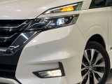 【LEDヘッドライト】悪天候や夜間走行時も良好な視界を確保し安心して運転できる高輝度LEDヘッドライトを装備!点灯速度が早く、消費電力も抑えられています。