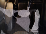 【ペダル】BMWはオルガン式アクセルペダルを採用しています。踏み込む足とペダルが同じ軌跡を描くため、かかとがずれにくく、アクセルコントロールがよりしやすくなるメリットがあります。