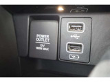USBオーディオ用ソケットがついていますので携帯電話などを接続すれば音楽等の再生が可能です!充電用ソケットもございます!