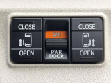 【両側パワースライドドア】スマートキーや運転席のスイッチで後席両側スライドドアの開閉が可能♪電動だから力を入れてドアを開ける必要が無く、小さなお子様でも簡単に開け閉めでき快適です♪