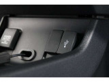 スマートフォンなどの音楽再生が可能なUSB接続ジャック装備車両です♪♪♪