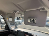 運転席と助手席にはミラー付きサンバイザーを装備☆