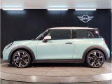 MINIのアロイ・ホイールは、MINIらしさの象徴である、ゴーカート・フィーリングを向上させるために技術の粋を集めて開発されています。