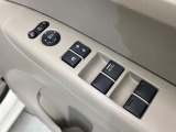 【電動格納ミラー】サイドミラーは電動格納式となっており、狭い駐車場でもキズがつくリスクを抑えられます。