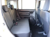 お車選びをお楽しみ頂けるよう、在庫車の展示スペースを十分に確保しております。
