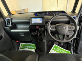 見易い計器類と運転し易いドライビングポジションは、視角も少なく前方&左右の見切りが良く運転し易いクルマです