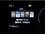 隣車線を走る車両をレーダーで検知し、ドアミラーでは確認しにくい後側方エリアに存在する車両に加え、急接近してくる車両も検知します。車両を検知するとドアミラーに搭載されたLEDインジケーターが点灯します。