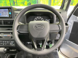 インテリアに合わせたデザインのステアリングは、運転される方のことも考え、運転しやすい形状、大きさです。是非一度、実際に触ってお確かめください。