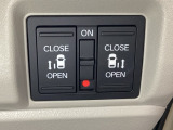 リアドアは乗り降りに便利な両側電動スライドドアです。また運転席に座っていながらスイッチ操作で自在にスライドドアを開け閉めできます。