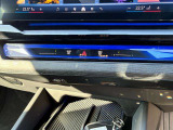 ドアミラーにはLEDウインカーが埋め込まれており、対向車からの視認性を高めております。