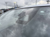 【エマージェンシーブレーキ】走行中に前方の車両等を認識し、衝突しそうな時は警報とブレーキで衝突回避と被害軽減をアシスト。より安全にドライブをお楽しみいただけます。