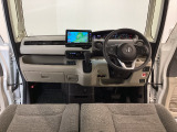 【前方視界】開放的な前方視界!運転がしやすく疲れにくいです♪窓が大きく、見通しがとっても良いおクルマですよ♪