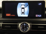 純正ナビ付です。もちろん車両後方を表示するバックガイドモニターが付いていて車庫入れ安心!