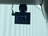 ドライブレコーダー付きです!!映像・音声などを記録する車載装置です。 もしもの事故の際の記録はもちろん、旅行の際の思い出としてドライブの映像を楽しむことができます!!