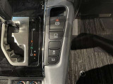【電動パーキング】ボタンひとつでパーキングON。女性の方や運転に慣れていない方にも安心.