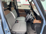 長時間の運転も苦にならないシートです。