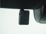 ◆ドライブレコーダー◆映像・音声などを記録する自動車用の装置です。 もしもの事故の際の記録はもちろん、旅行の際の思い出としてドライブの映像を楽しむことができます。