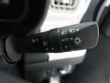 外の明るさに応じてライトを自動点灯・消灯してくれるオートライト付き♪