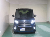 明度の高いLEDヘッドライトで、夜間の運転も安心です。
