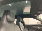 人気のオプション サンルーフ装着車両となります