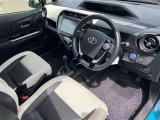 高いホールド性で運転姿勢が安定します。長距離ドライブでも疲れにくいのが魅力です。快適なドライビングライフをお送りください♪