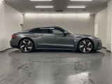 ドイツ本国Audi AGが認定する資格を有するメカニックが納車前の点検からアフターサービス迄サポート致します。