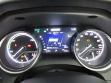 運転席のメータパネル類は常に視界に入る場所ですので、大事なチェックポイントです。ぜひ実際にご乗車ください。