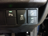 パーキングセンサーや横滑りを防ぐVSA等のスイッチ類は運転席の右側、手の届きやすい位置にあります。
