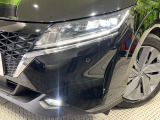 【LEDヘッドライト】悪天候や夜間走行時も良好な視界を確保し安心して運転できる高輝度LEDヘッドライトを装備!点灯速度が早く、消費電力も抑えられています。