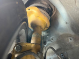 【ビルシュタイン製ダンパー】高速走行時の車両安定性を向上させてくれる人気の装備。街乗りの乗り心地も犠牲にせず、スポーティな走行をお楽しみいただけます♪