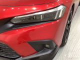 LEDヘッドライトは、点灯の瞬間から最大光量を発揮し、突然暗くなるトンネルなどでの安定感を高めます。