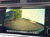 【バックカメラ】駐車時に後方がリアルタイム映像で確認できます。大型商業施設や立体駐車場での駐車時や、夜間のバック時に大活躍!運転スキルに関わらず、今や必須となった装備のひとつです!