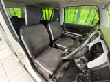 運転席シート廻りは使用感も少なく、良好な状態となっています。丁寧に使われていたことがよくわかりますね。