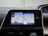 純正ナビを装備。タッチパネル式で使いやすく、お出かけもラクラクです。