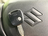 【キーレス】少し離れた場所からでもボタン一つでドアの開錠・施錠ができるのでとっても便利!ドアの鍵穴周りに傷をつけることもありません♪