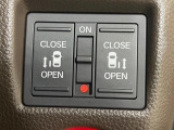 【両側パワースライドドア】スマートキーや運転席のスイッチで後席両側スライドドアの開閉が可能♪電動だから力を入れてドアを開ける必要が無く、小さなお子様でも簡単に開け閉めでき快適です♪