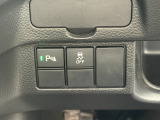 パーキングセンサーもついておりますので駐車などが苦手な方も安心して運転が可能です。