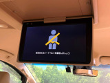 【フリップダウンモニター】大画面モニターで後席でもエンタメをお楽しみいただけます。小さなお子様にも大人気の装備です♪