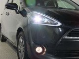 高輝度で点灯速度が速く、しかも消費電力の少ないLEDヘッドライトが装備されています!LEDの明るい光が走行中の視界の確保をサポートして、夜のドライブがより楽しく安全に運転できます♪