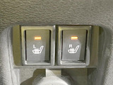 【シートヒーター】寒い日に重宝するシートヒーター!エアコンより早く温まってくれるので寒がりの人も安心ですね♪エアコンの温風は乾燥するから苦手、という方にもをおすすめです。