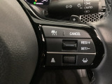 【アダプティブ・クルーズ・コントロール】予め設定した車速内でクルマが自動的に加減速。 前走車との適切な車間距離を維持しながら追従走行し、高速道路でのドライバーの疲労を軽減してくれる嬉しい機能付♪