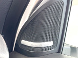 ●harman/kardonサウンドシステム:オーディオ専門メーカーが手掛けるプレミアムスピーカーを装備。多数のスピーカーから、音の粒立ちまで分かる高品質な音楽をお楽しみいただけます。