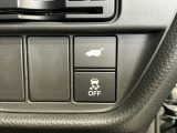 自動でリアゲートを開閉できる電動リアゲート、車がカーブの外側へ膨らんだり内側へ巻き込んだりする挙動を防止し安定した走行をサポートする横滑り防止装置付きです!