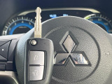 【キーレス】少し離れた場所からでもボタン一つでドアの開錠・施錠ができるのでとっても便利!ドアの鍵穴周りに傷をつけることもありません♪